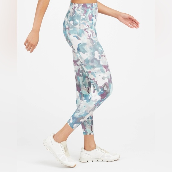 NWT SPANX Active Printed 7/8 Colorful Camo Print
Leggings SIZE XL - Picture 3 of 9
